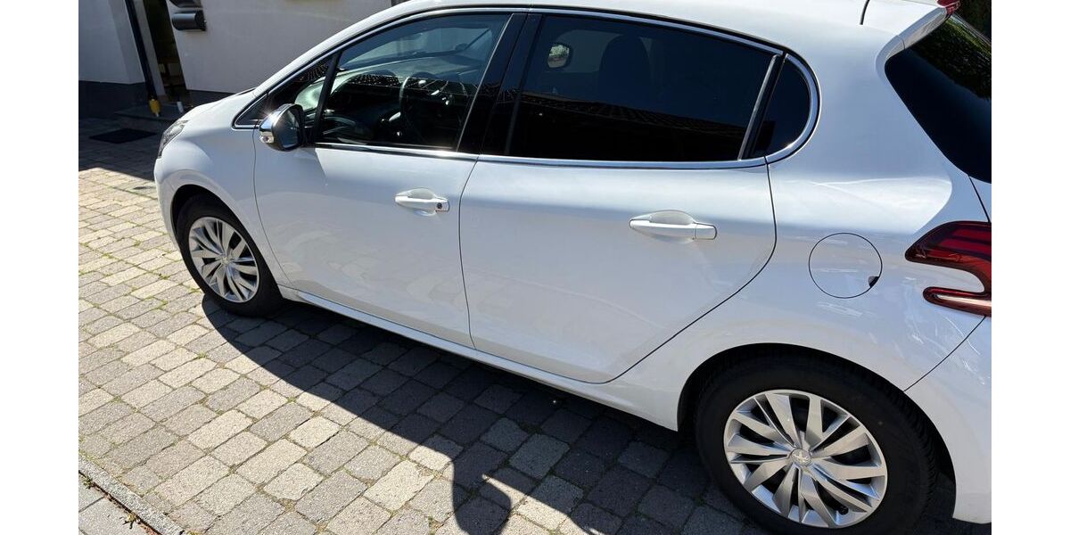 Peugeot 208 136.540 km 5.450 &euro; Olfen 59399