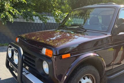 Lada Niva 16.000 km 7.500 &euro; Lünen 44532