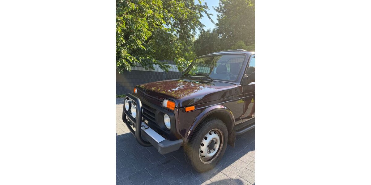 Lada Niva 16.000 km 7.500 &euro; Lünen 44532