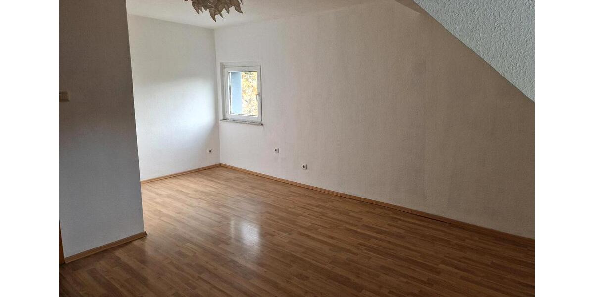Dachgeschoßwohnung Gelsenkirchen Ückendorf - 3 Zimmer, 71 m&sup2;, 500&euro; | Angebot:27584969