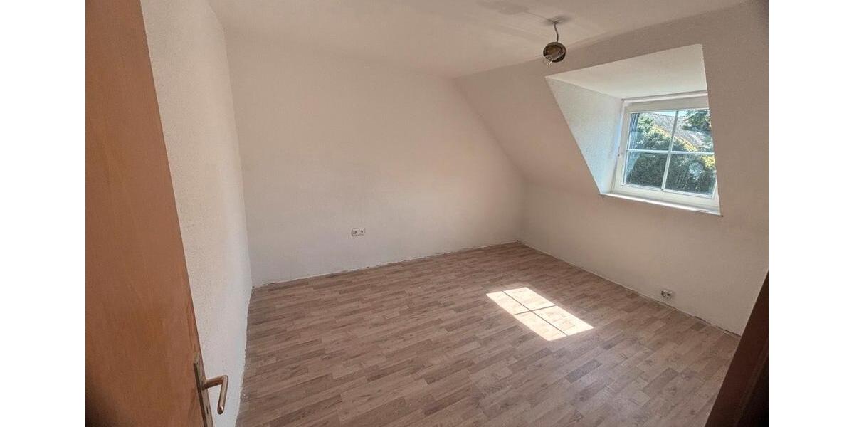 Dachgeschoßwohnung Gelsenkirchen Ückendorf - 3.5 Zimmer, 70 m&sup2;, 600&euro; | Angebot:27626810