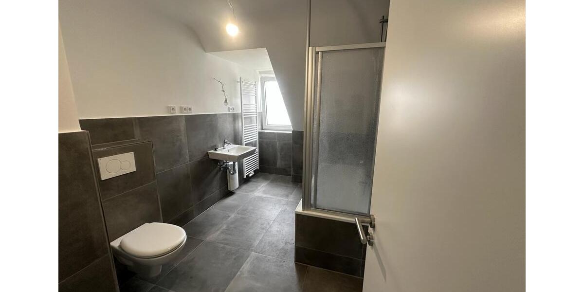 Dachgeschoßwohnung Essen Stadtbezirk II - 3 Zimmer, 74 m&sup2;, 1.250&euro; | Angebot:26101914