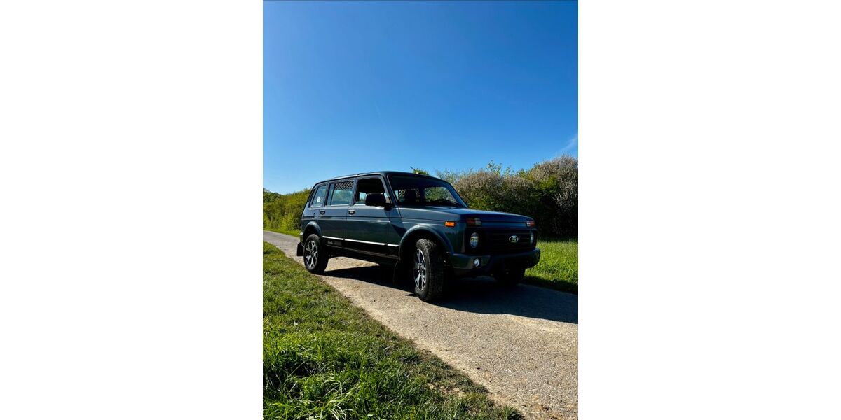 Lada Niva 60.000 km 13.700 &euro; Witten 58453