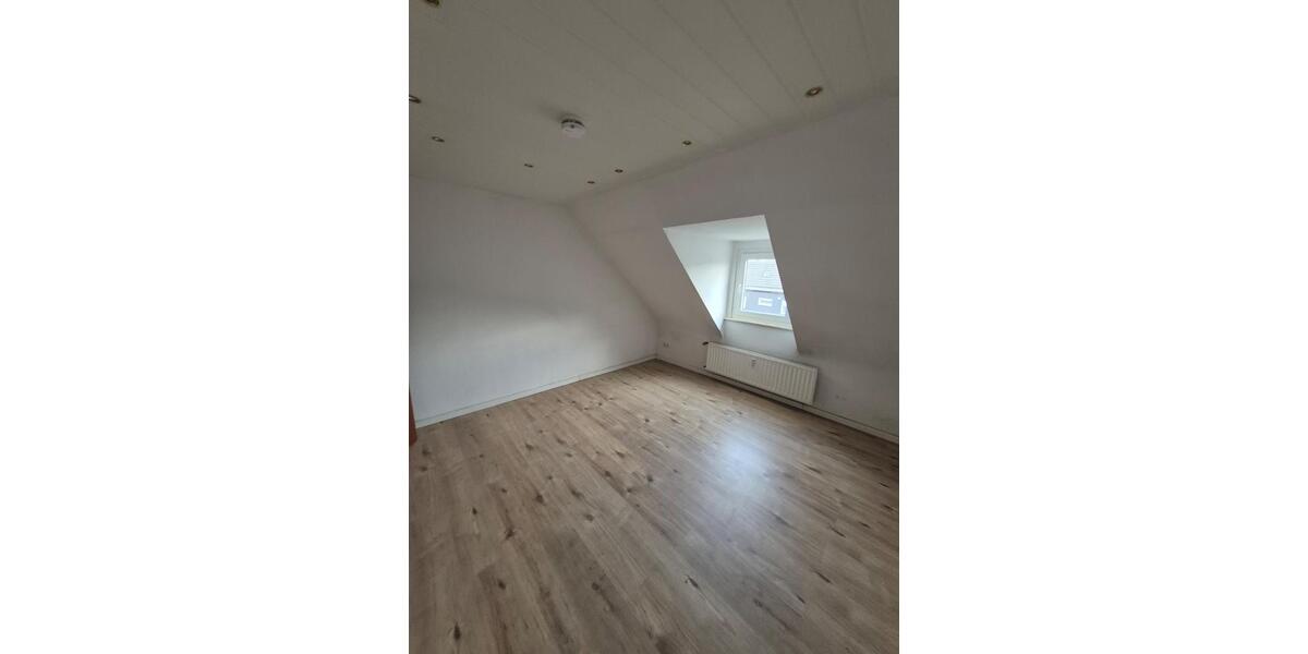 Dachgeschoßwohnung Bochum Bochum-Mitte - 2.5 Zimmer, 50 m&sup2;, 420&euro; | Angebot:27581550