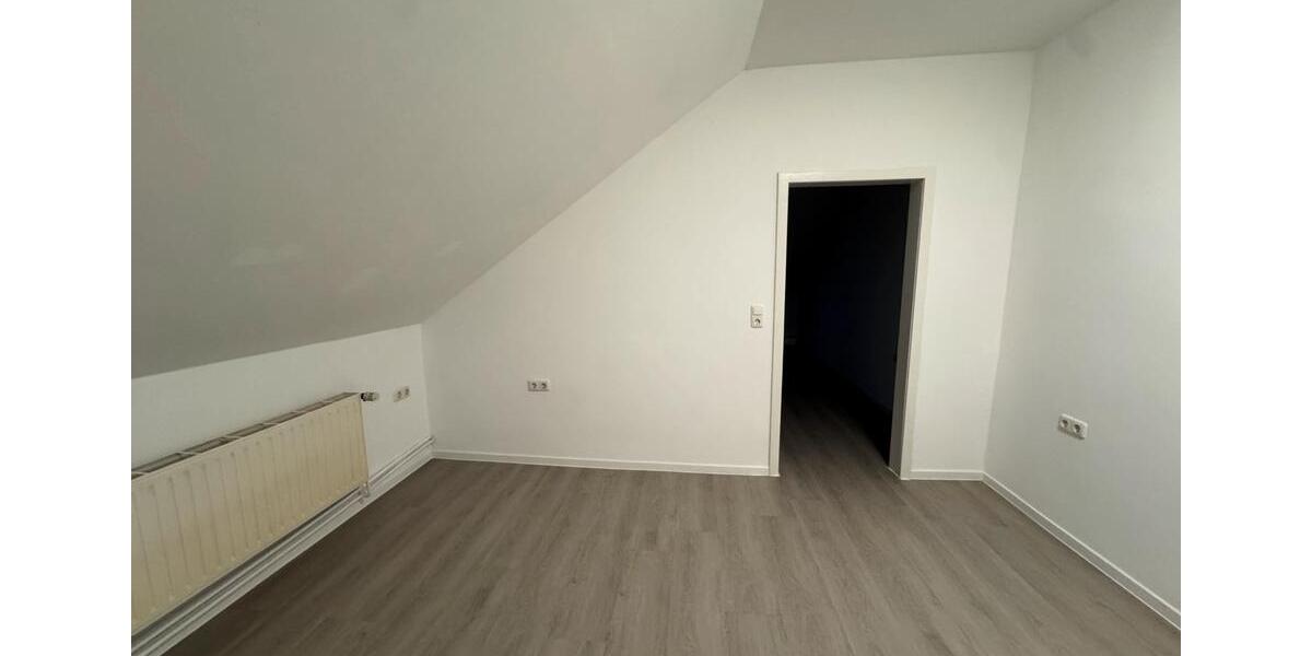Dachgeschoßwohnung Gelsenkirchen Gelsenkirchen-Nord - 3 Zimmer, 75 m&sup2;, 850&euro; | Angebot:26120979