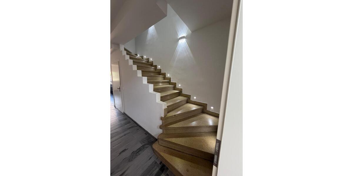 Doppelhaushälfte Essen Stadtbezirk V - 4.5 Zimmer, 150 m&sup2;, 2.800&euro; | Angebot:27615851