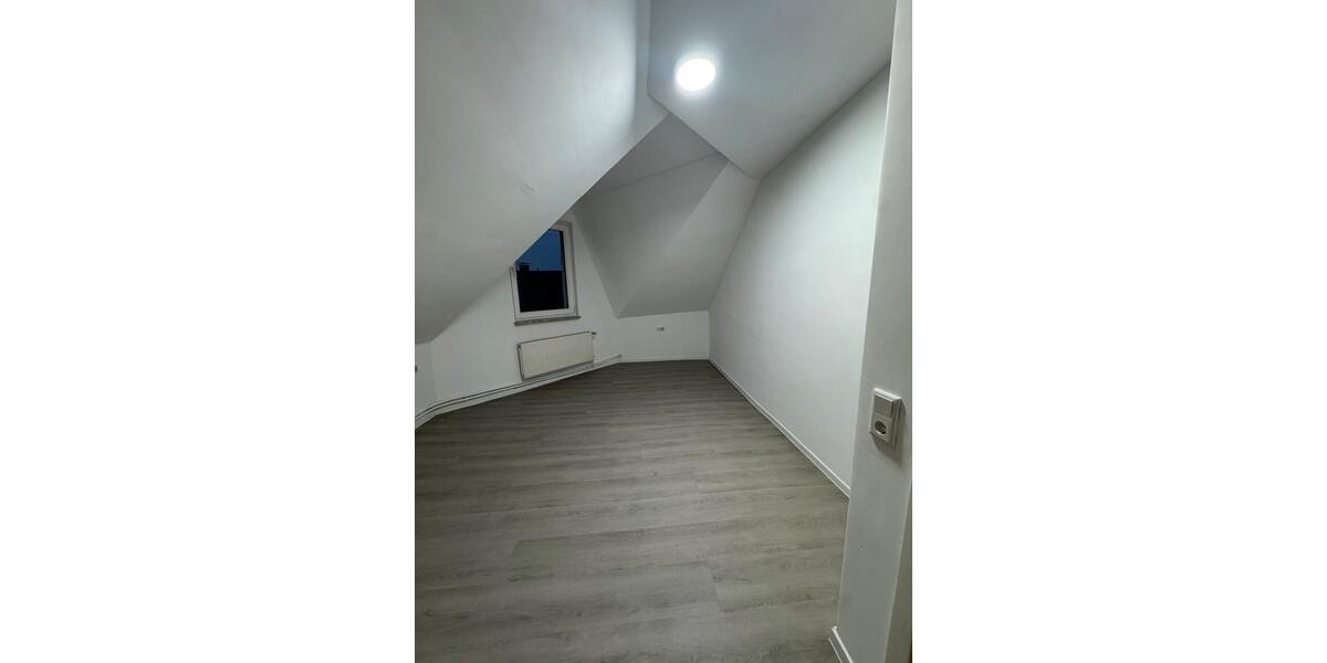 Dachgeschoßwohnung Gelsenkirchen Gelsenkirchen-Nord - 3 Zimmer, 75 m&sup2;, 850&euro; | Angebot:26120979