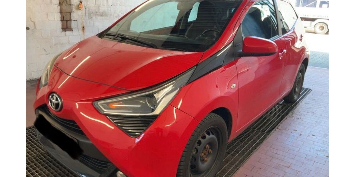 Toyota Aygo (X) 45.468 km 9.999 &euro; Oberhausen 46145