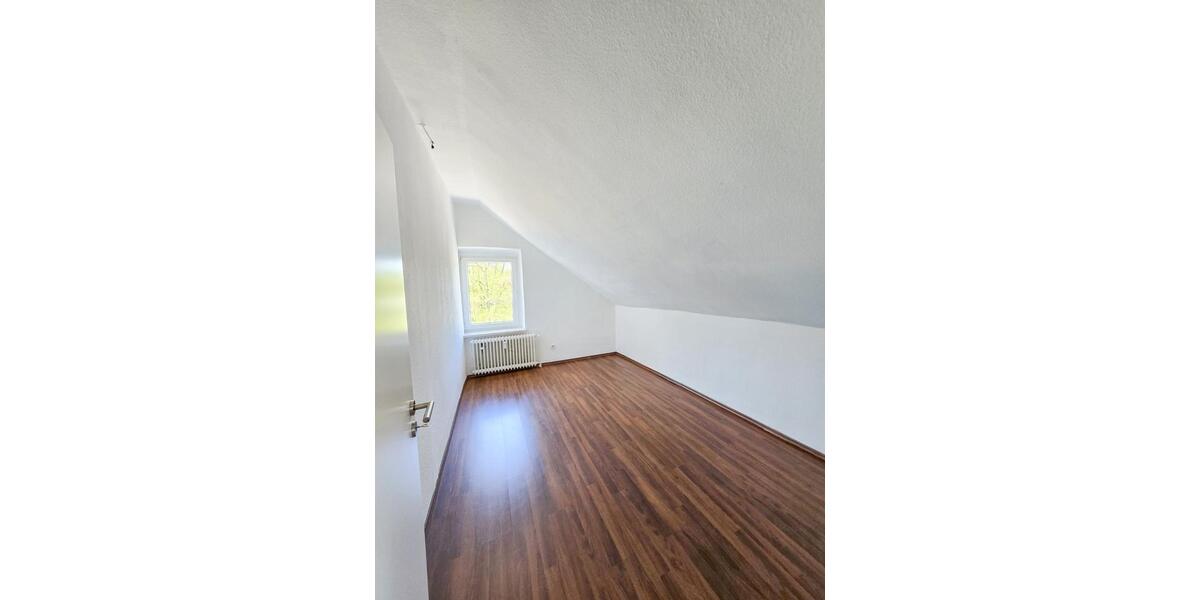 Dachgeschoßwohnung Oberhausen Alt-Oberhausen - 3.5 Zimmer, 82 m&sup2;, 520&euro; | Angebot:26422019