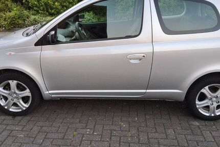 Toyota Yaris 93.860 km 2.500 &euro; Reken 48734