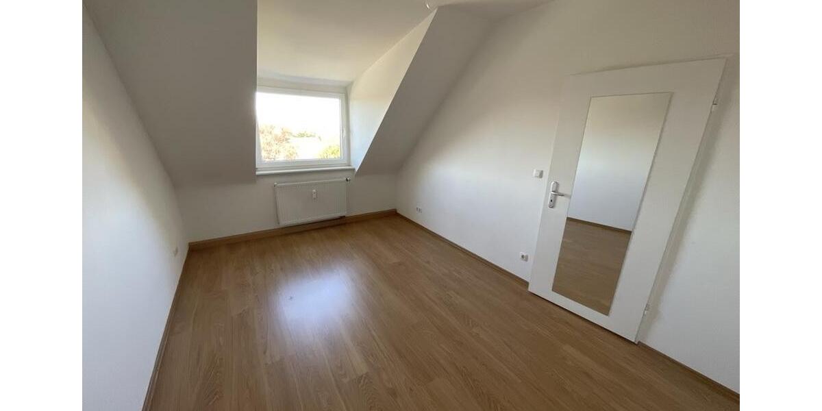 Dachgeschoßwohnung Essen Stadtbezirk III - 1 Zimmer, 28 m&sup2;, 309&euro; | Angebot:26463905