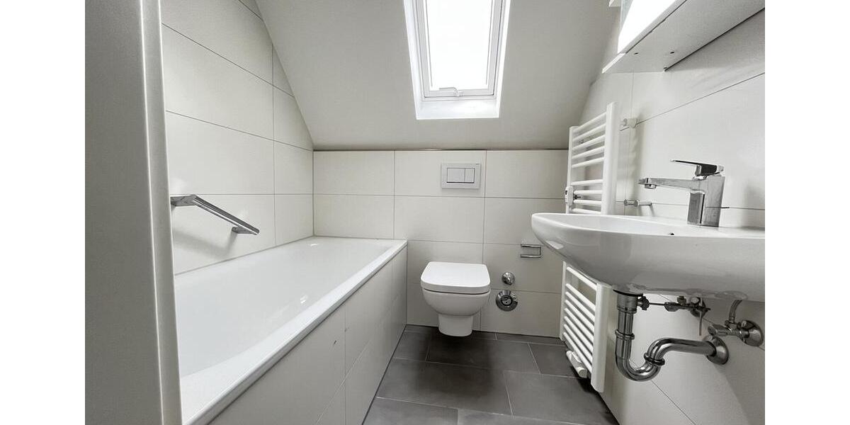 Dachgeschoßwohnung Dinslaken Hiesfeld - 2.5 Zimmer, 45 m&sup2;, 446&euro; | Angebot:25089500
