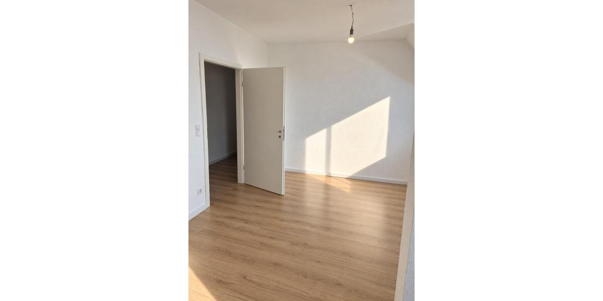 Dachgeschoßwohnung Gelsenkirchen Rotthausen - 4 Zimmer, 80 m&sup2;, 550&euro; | Angebot:27600979