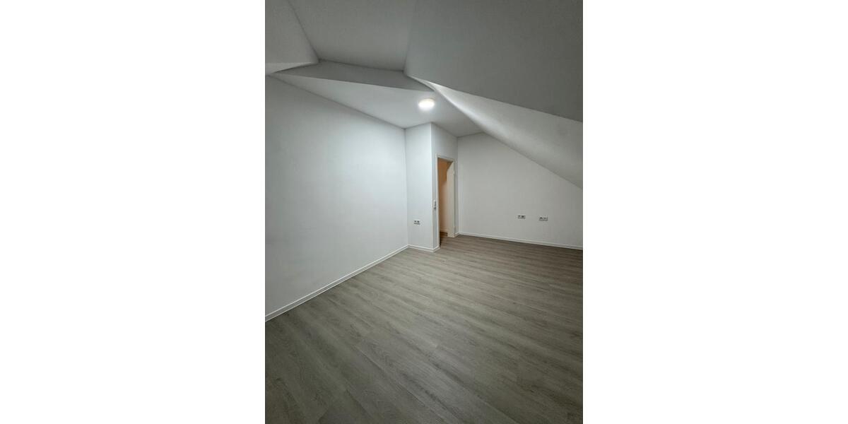 Dachgeschoßwohnung Gelsenkirchen Gelsenkirchen-Nord - 3 Zimmer, 75 m&sup2;, 850&euro; | Angebot:26120979