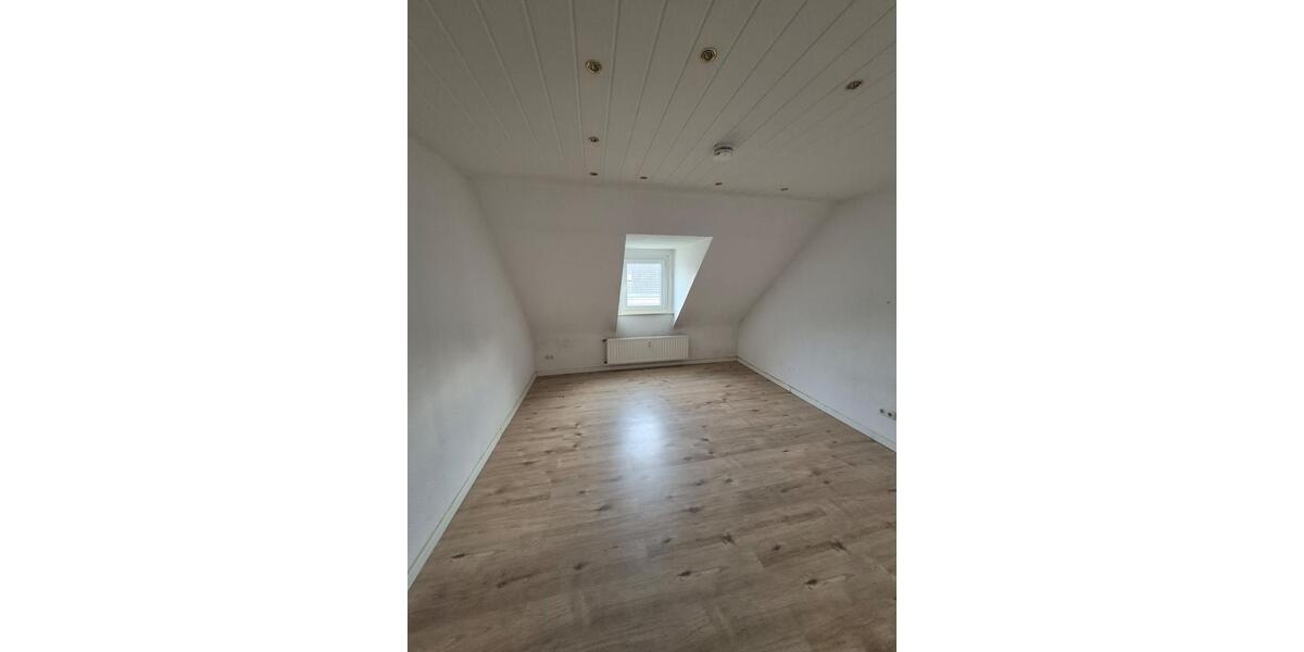 Dachgeschoßwohnung Bochum Bochum-Mitte - 2.5 Zimmer, 50 m&sup2;, 420&euro; | Angebot:27581550