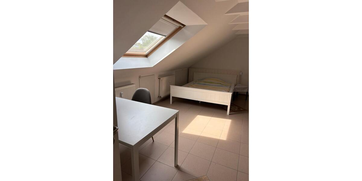 Dachgeschoßwohnung Essen Stadtbezirk VI - 1 Zimmer, 40 m&sup2;, 420&euro; | Angebot:26407189