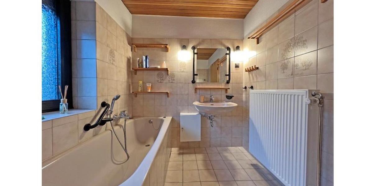 Etagenwohnung Oberhausen Schmachtendorf - 3 Zimmer, 84 m&sup2;, 800&euro; | Angebot:27605418