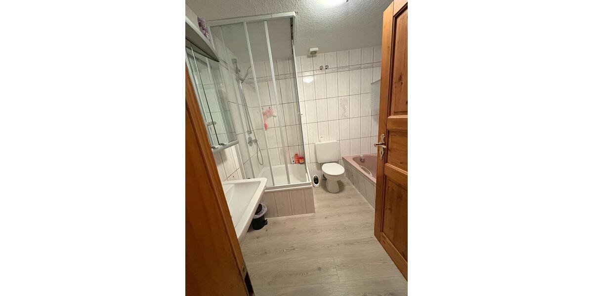 Etagenwohnung Bochum Querenburg - 4.5 Zimmer, 145 m&sup2;, 1.650&euro; | Angebot:26473010