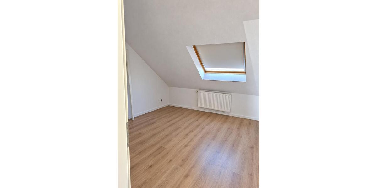 Dachgeschoßwohnung Gelsenkirchen Rotthausen - 4 Zimmer, 80 m&sup2;, 550&euro; | Angebot:27600979