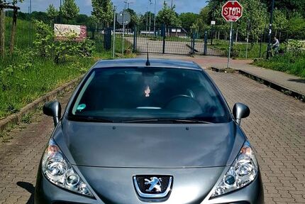 Peugeot 207 28.000 km 7.200 &euro; Essen 45327