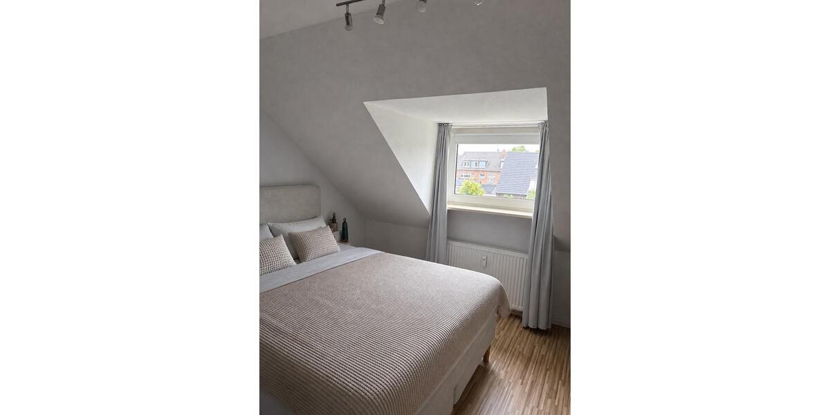 Dachgeschoßwohnung Dinslaken Hiesfeld - 3.5 Zimmer, 75 m&sup2;, 805&euro; | Angebot:26441352