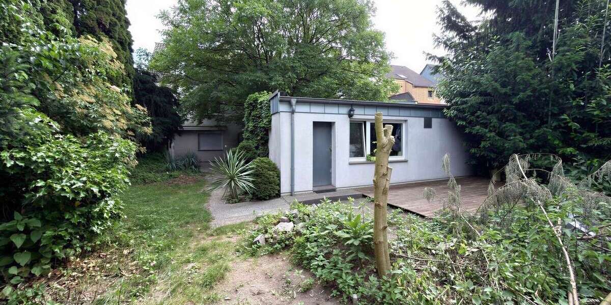 Mehrfamilienhaus mit Potenzial in Dinslaken-Bruch – 5 Wohneinheiten, Garten & Garagen - Mehrfamilienhaus, Wohnhaus Dinslaken Lohberg | Angebot:26971196