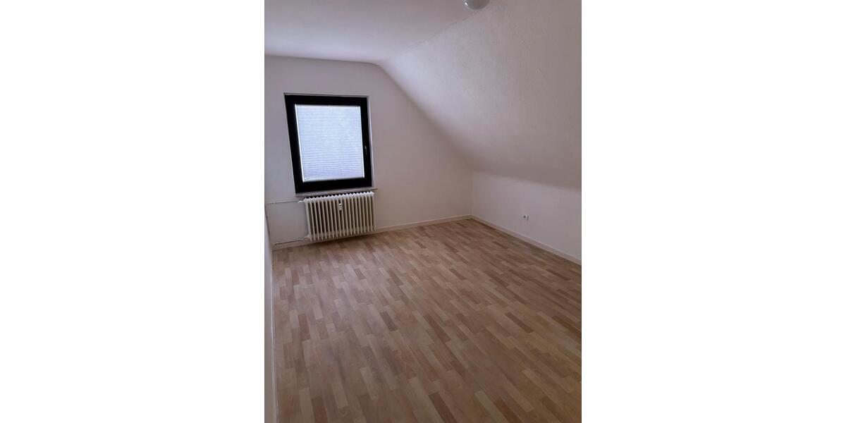 Dachgeschoßwohnung Oberhausen Biefang - 3.5 Zimmer, 72 m&sup2;, 860&euro; | Angebot:26336385