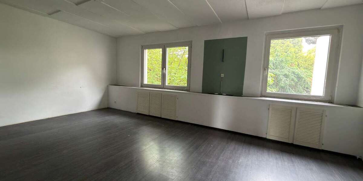 Mehrfamilienhaus mit Potenzial in Dinslaken-Bruch – 5 Wohneinheiten, Garten & Garagen - Mehrfamilienhaus, Wohnhaus Dinslaken Lohberg | Angebot:26971196