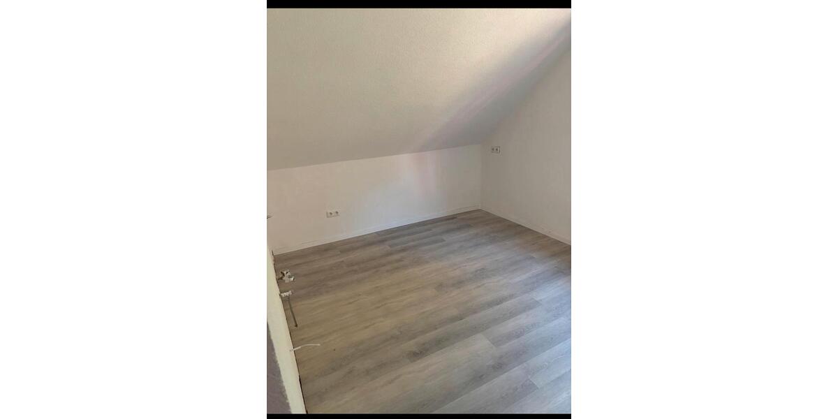 Dachgeschoßwohnung Gelsenkirchen Ückendorf - 3.5 Zimmer, 70 m&sup2;, 600&euro; | Angebot:27626810