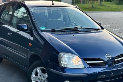 Nissan Almera 130.000 km 2.590 &euro; Essen 45145