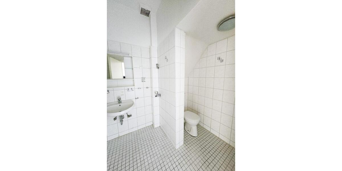 Dachgeschoßwohnung Oberhausen Alt-Oberhausen - 3.5 Zimmer, 82 m&sup2;, 520&euro; | Angebot:26422019