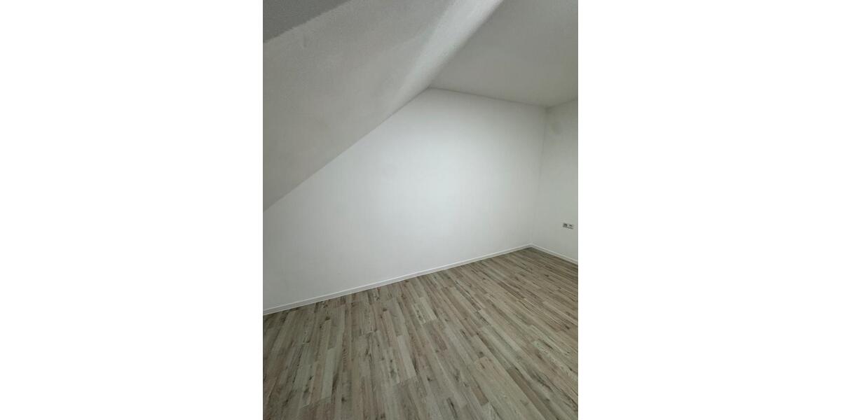 Dachgeschoßwohnung Gelsenkirchen Gelsenkirchen-Nord - 3 Zimmer, 75 m&sup2;, 850&euro; | Angebot:26120979