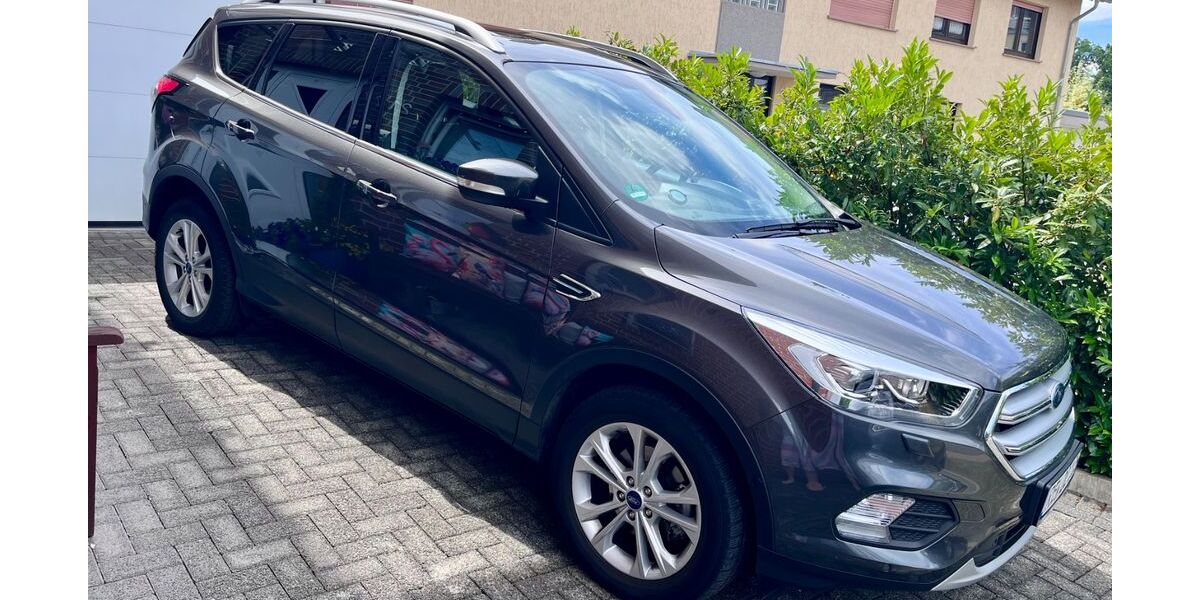 Ford Kuga 29.662 km 14.990 &euro; Oer-Erkenschwick 45739