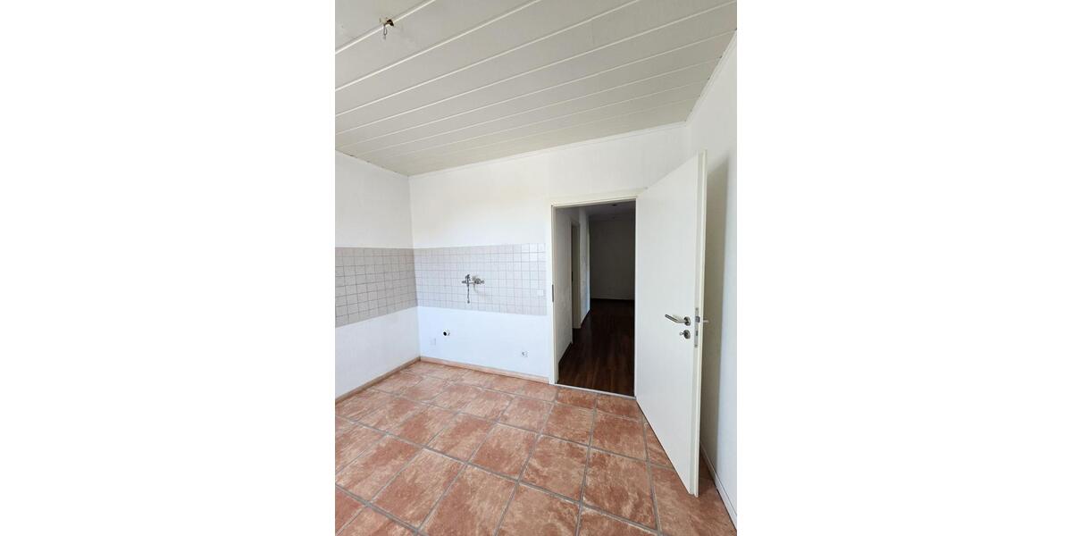 Dachgeschoßwohnung Oberhausen Alt-Oberhausen - 3.5 Zimmer, 82 m&sup2;, 520&euro; | Angebot:26422019