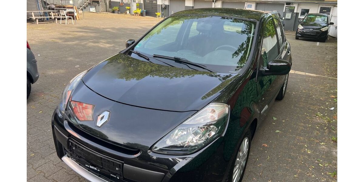 Renault Clio 102.000 km 2.950 &euro; Gelsenkirchen 45899