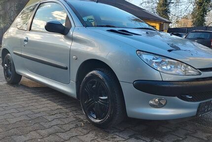 Peugeot 206 134.500 km 1.699 &euro; Essen 45326