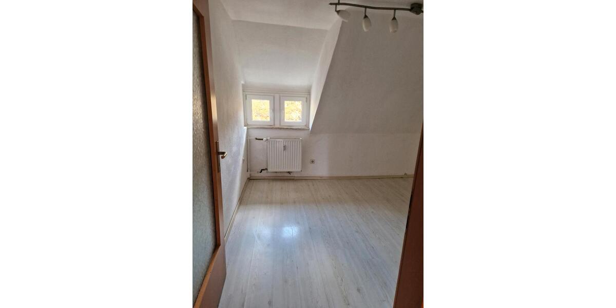 Dachgeschoßwohnung Gelsenkirchen Ückendorf - 3 Zimmer, 71 m&sup2;, 500&euro; | Angebot:27584969