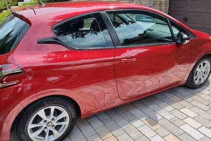 Peugeot 208 70.586 km 6.400 &euro; Dortmund 44229