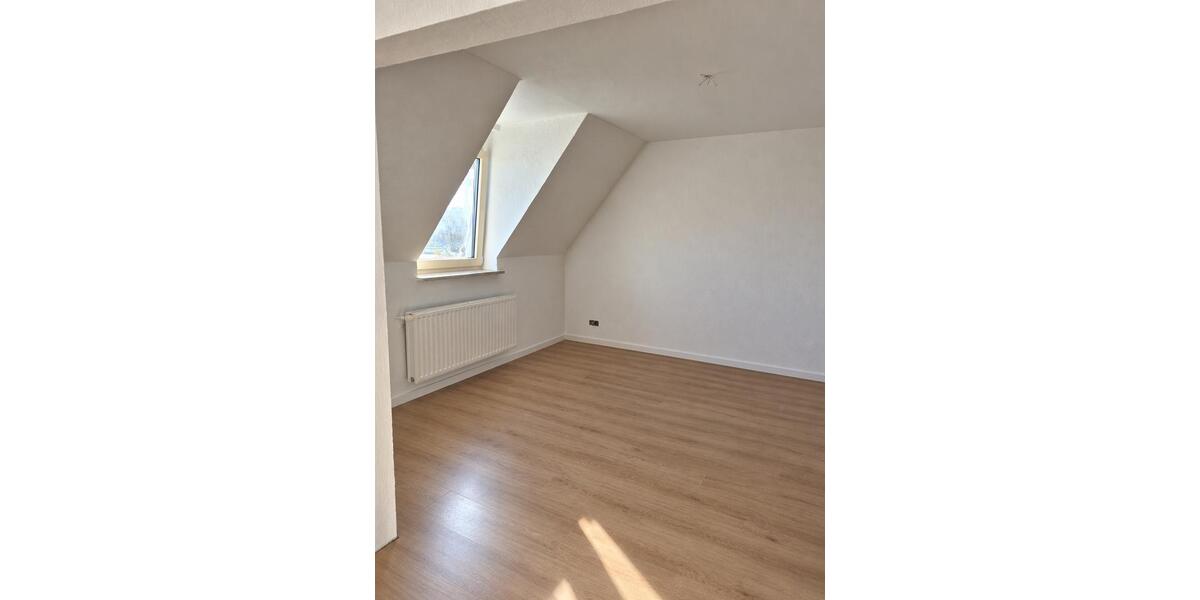 Dachgeschoßwohnung Gelsenkirchen Rotthausen - 4 Zimmer, 80 m&sup2;, 550&euro; | Angebot:27600979
