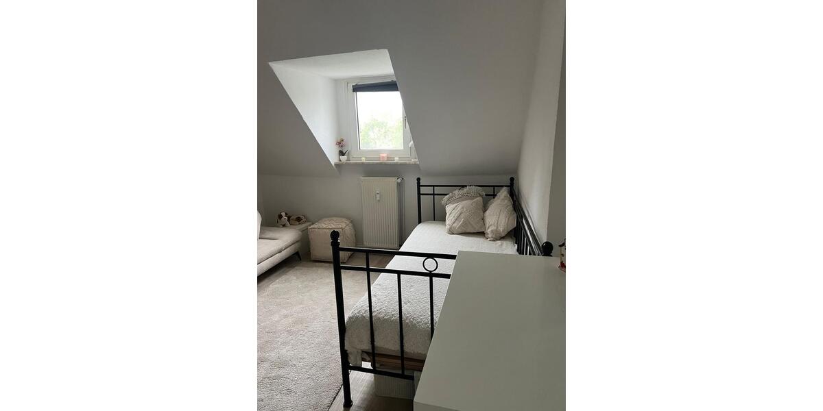 Dachgeschoßwohnung Mülheim an der Ruhr Rechtsruhr-Nord - 3.5 Zimmer, 77 m&sup2;, 740&euro; | Angebot:26349049