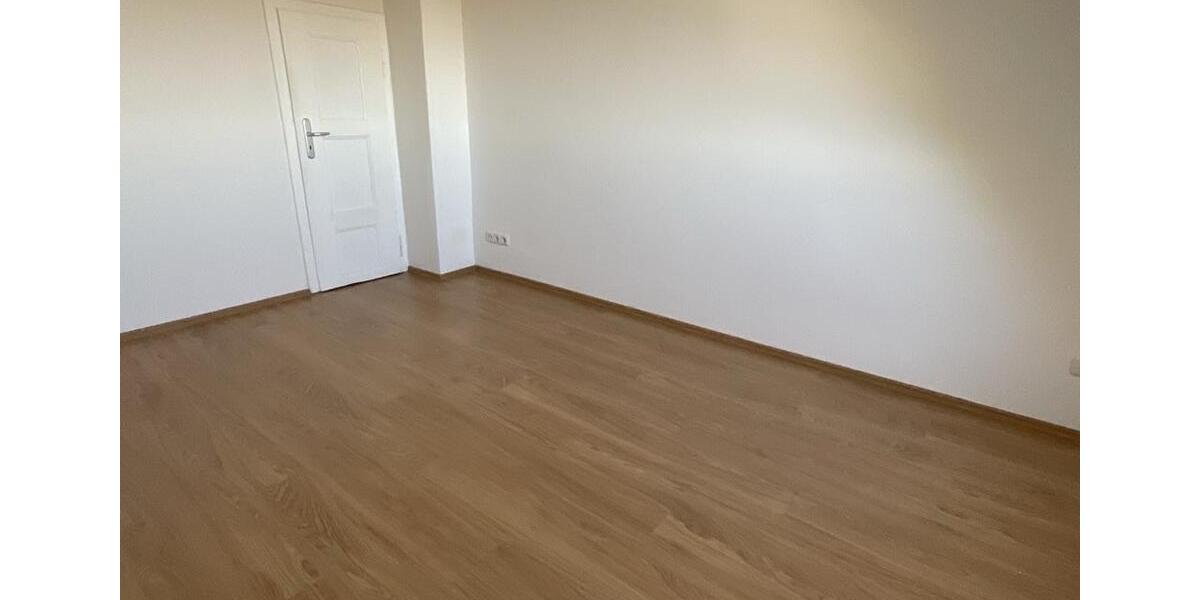 Dachgeschoßwohnung Essen Stadtbezirk III - 1 Zimmer, 28 m&sup2;, 309&euro; | Angebot:26463905