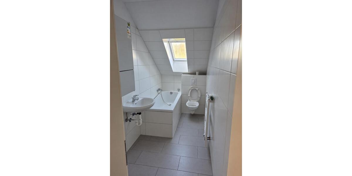 Dachgeschoßwohnung Gelsenkirchen Rotthausen - 4 Zimmer, 80 m&sup2;, 550&euro; | Angebot:27600979