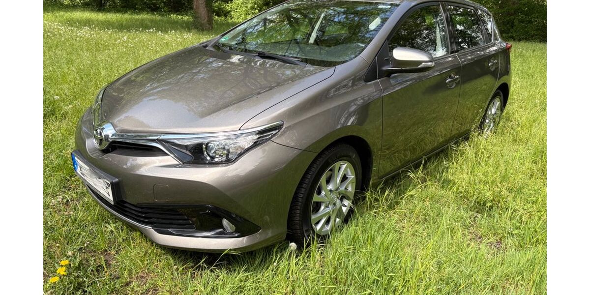 Toyota Auris 64.000 km 11.490 &euro; Dorsten 46286