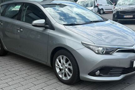 Toyota Auris 81.495 km 9.900 &euro; Olfen 59399