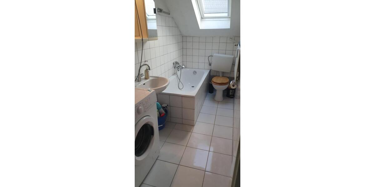 Dachgeschoßwohnung Essen Stadtbezirk VI - 3 Zimmer, 60 m&sup2;, 850&euro; | Angebot:26255769