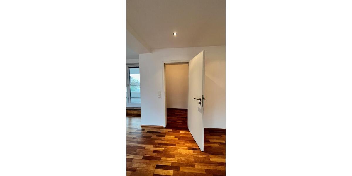 Etagenwohnung Essen Stadtbezirk II - 3 Zimmer, 101 m&sup2;, 1.200&euro; | Angebot:26456087