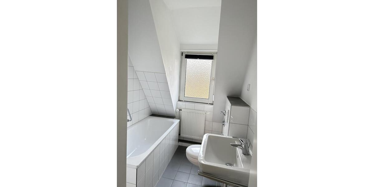Dachgeschoßwohnung Lünen Brambauer - 2.5 Zimmer, 52 m&sup2;, 410&euro; | Angebot:22016323