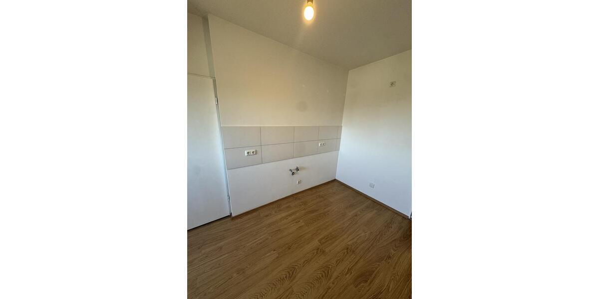 Dachgeschoßwohnung Essen Stadtbezirk III - 1 Zimmer, 28 m&sup2;, 309&euro; | Angebot:26463905