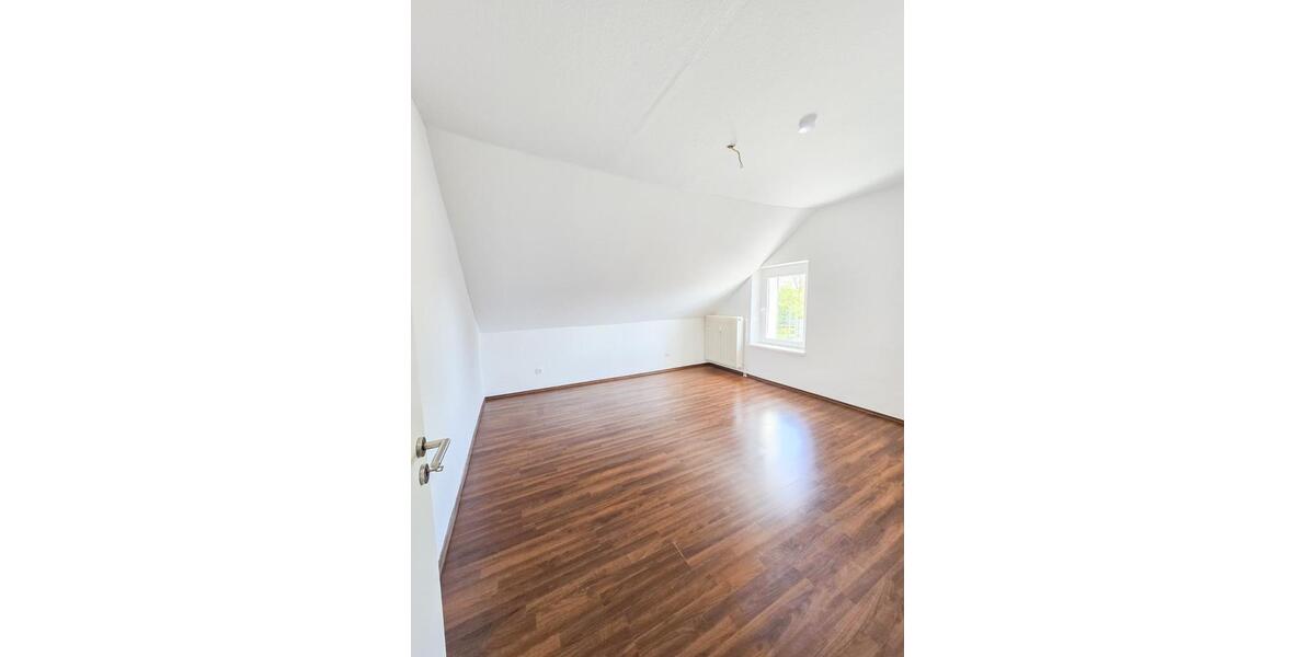 Dachgeschoßwohnung Oberhausen Alt-Oberhausen - 3.5 Zimmer, 82 m&sup2;, 520&euro; | Angebot:26422019